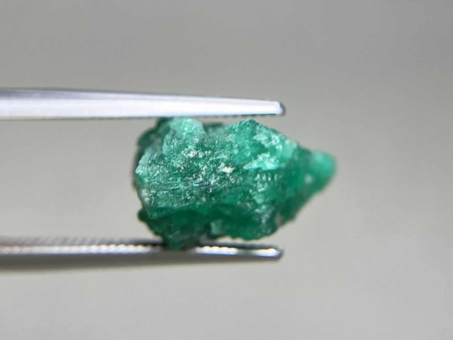 エメラルド 天然 7.245ct 宝石ソーティング付き 16.2㎜×12.1㎜×8.1㎜ ルース（ 裸石 ） 7533YY