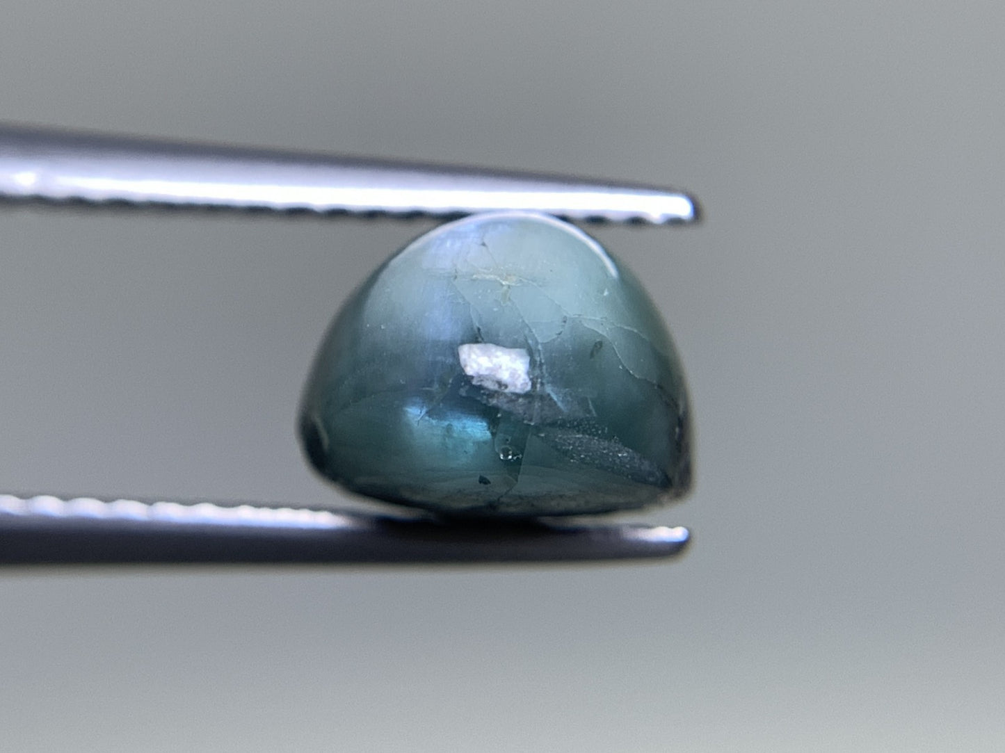 アレキサンドライトキャッツアイ 天然 7.319ct 中央宝石ソーティング付き 13.1㎜×8.6㎜×6.6㎜ ルース（ 裸石 ） 5501Y