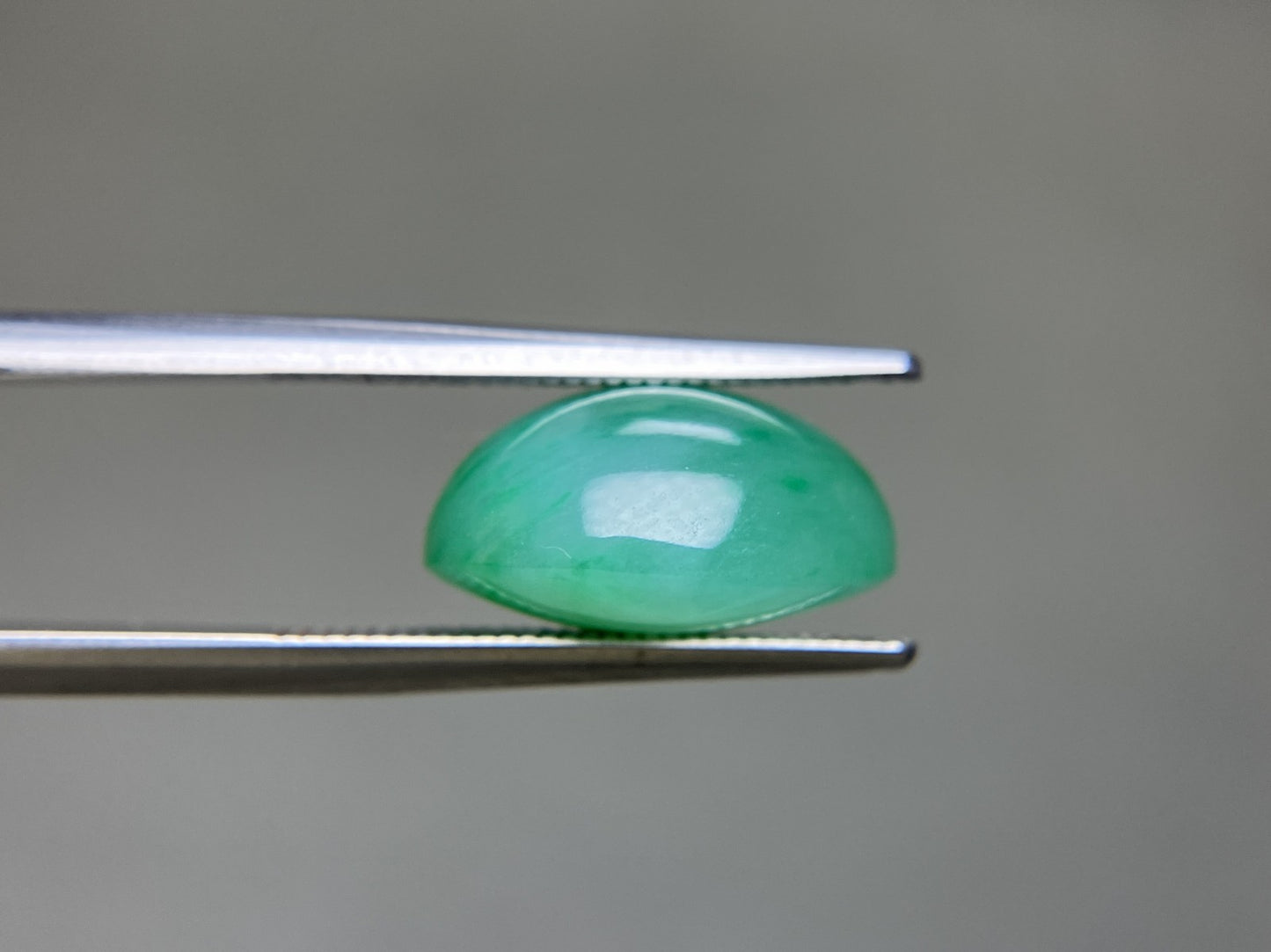 ひすい（ヒスイ 翡翠） 天然 10.951ct 宝石ソーティング付き 14.3㎜×11.6㎜×7.3㎜ ルース（ 裸石 ） 7368YY