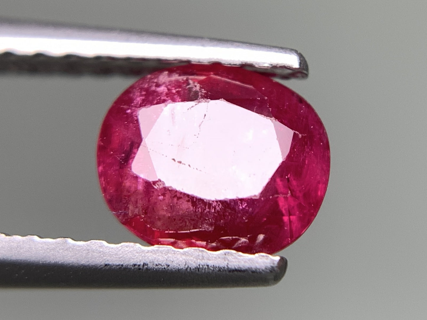 ルビー 天然 1.004ct 中央宝石ソーティング付き 6.10㎜×5.38㎜×3.59㎜ ルース（ 裸石 ） 7966Y