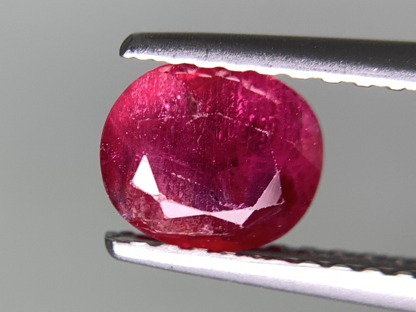 ルビー 天然 1.004ct 中央宝石ソーティング付き 6.10㎜×5.38㎜×3.59㎜ ルース（ 裸石 ） 7966Y