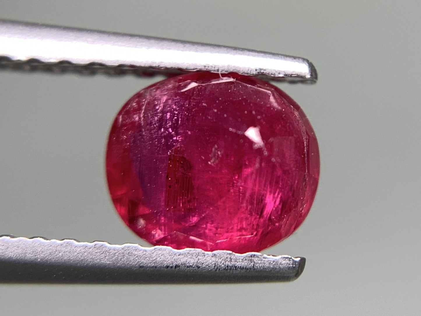 ルビー 天然 1.004ct 中央宝石ソーティング付き 6.10㎜×5.38㎜×3.59㎜ ルース（ 裸石 ） 7966Y