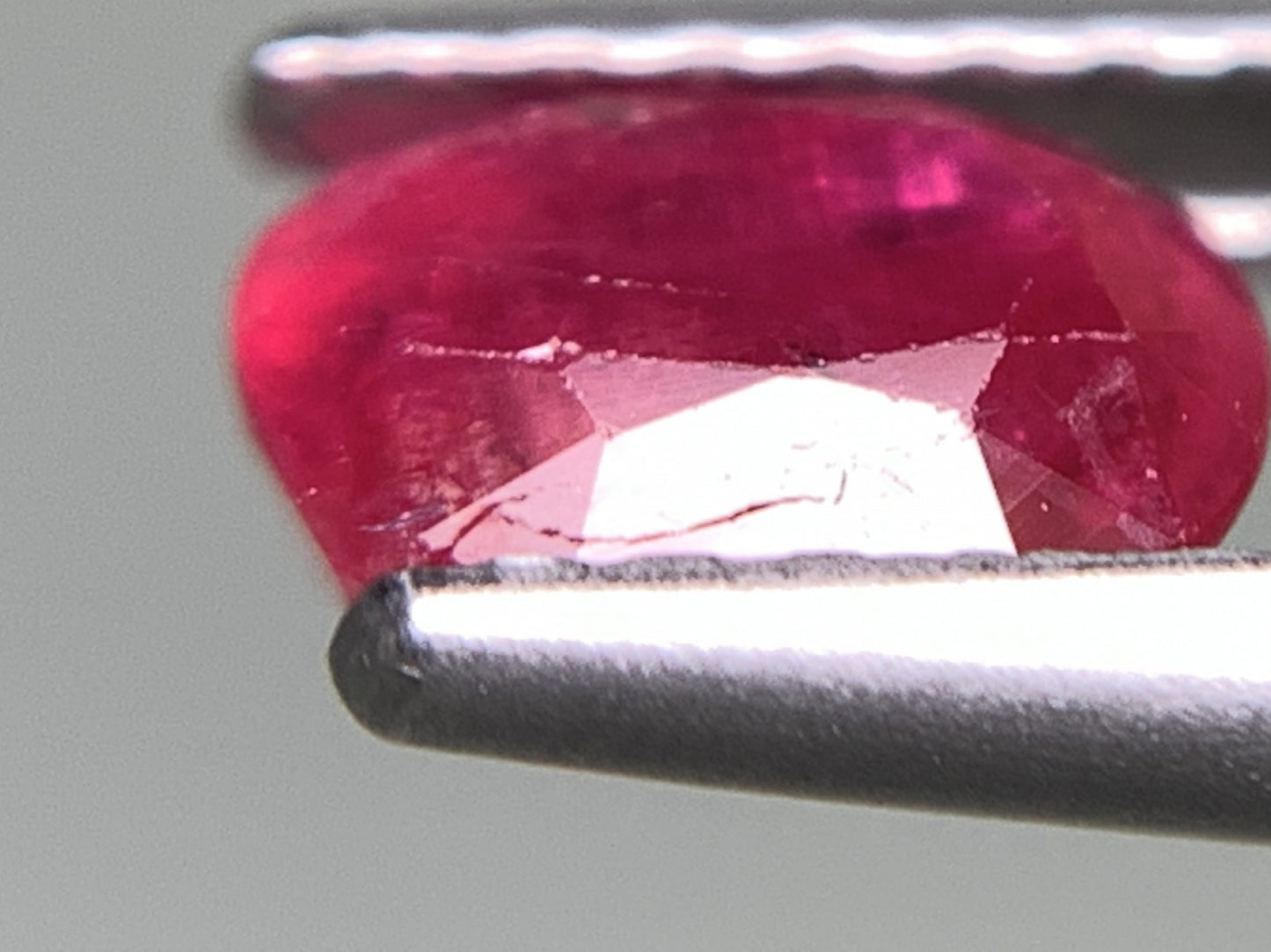 ルビー 天然 1.004ct 中央宝石ソーティング付き 6.10㎜×5.38㎜×3.59㎜ ルース（ 裸石 ） 7966Y