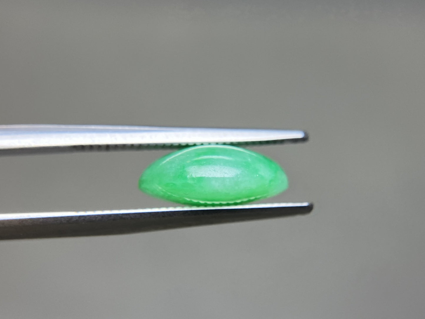 ひすい（ヒスイ 翡翠） 天然 4.907ct 宝石ソーティング付き 11.9㎜×9.7㎜×4.8㎜ ルース（ 裸石 ） 7432YY
