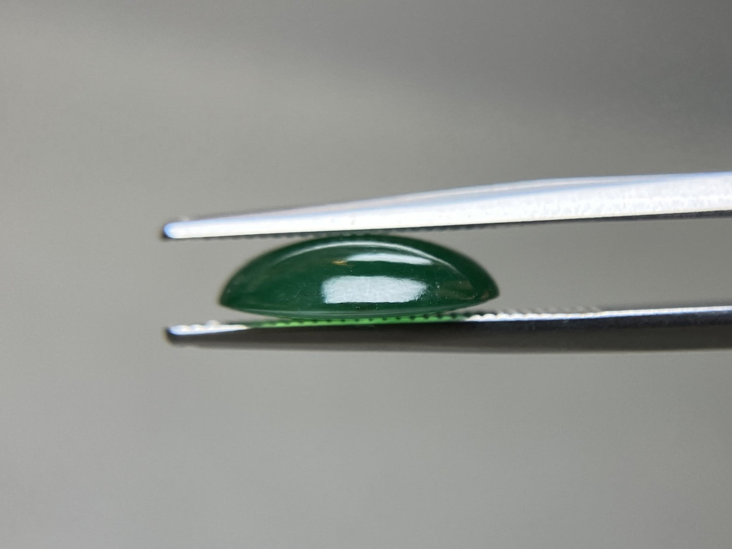 ひすい（ヒスイ 翡翠） 天然 3.681ct 宝石ソーティング付き 12.2㎜×9.7㎜×3.5㎜ ルース（ 裸石 ） 7387YY