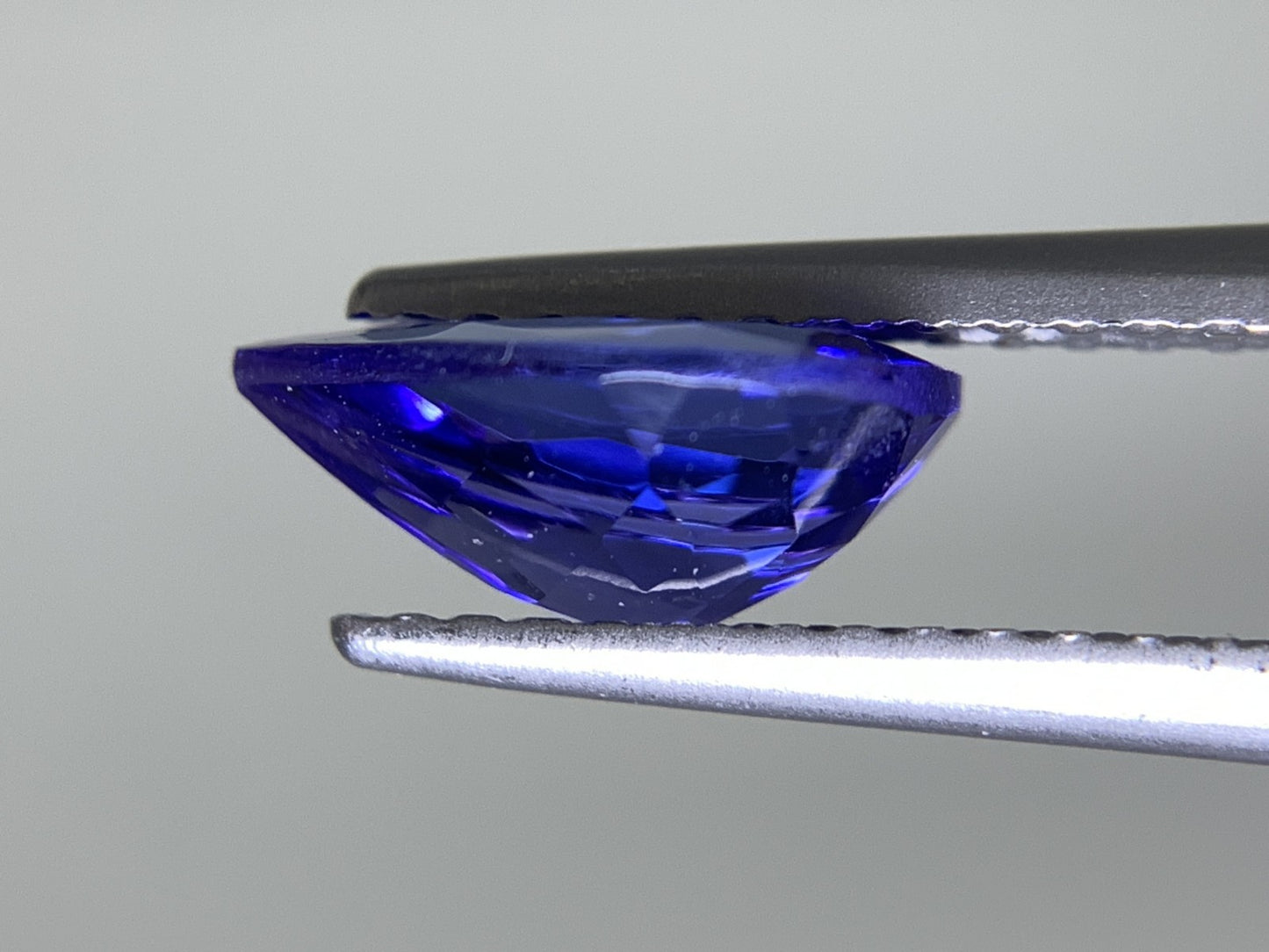 タンザナイト 1.279ct 宝石ソーティング付き  9.1㎜×6.0㎜×3.8㎜  ルース（ 裸石 ） 2486Y