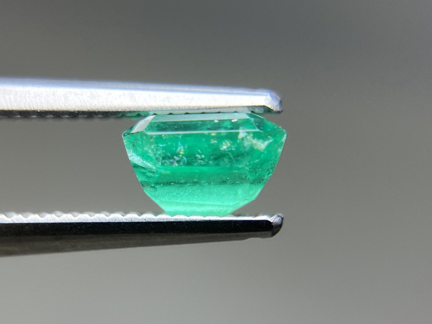 エメラルド 天然 1.024ct 宝石ソーティング付き 5.9㎜×5.8㎜×3.8㎜ ルース（ 裸石 ） 7623YY