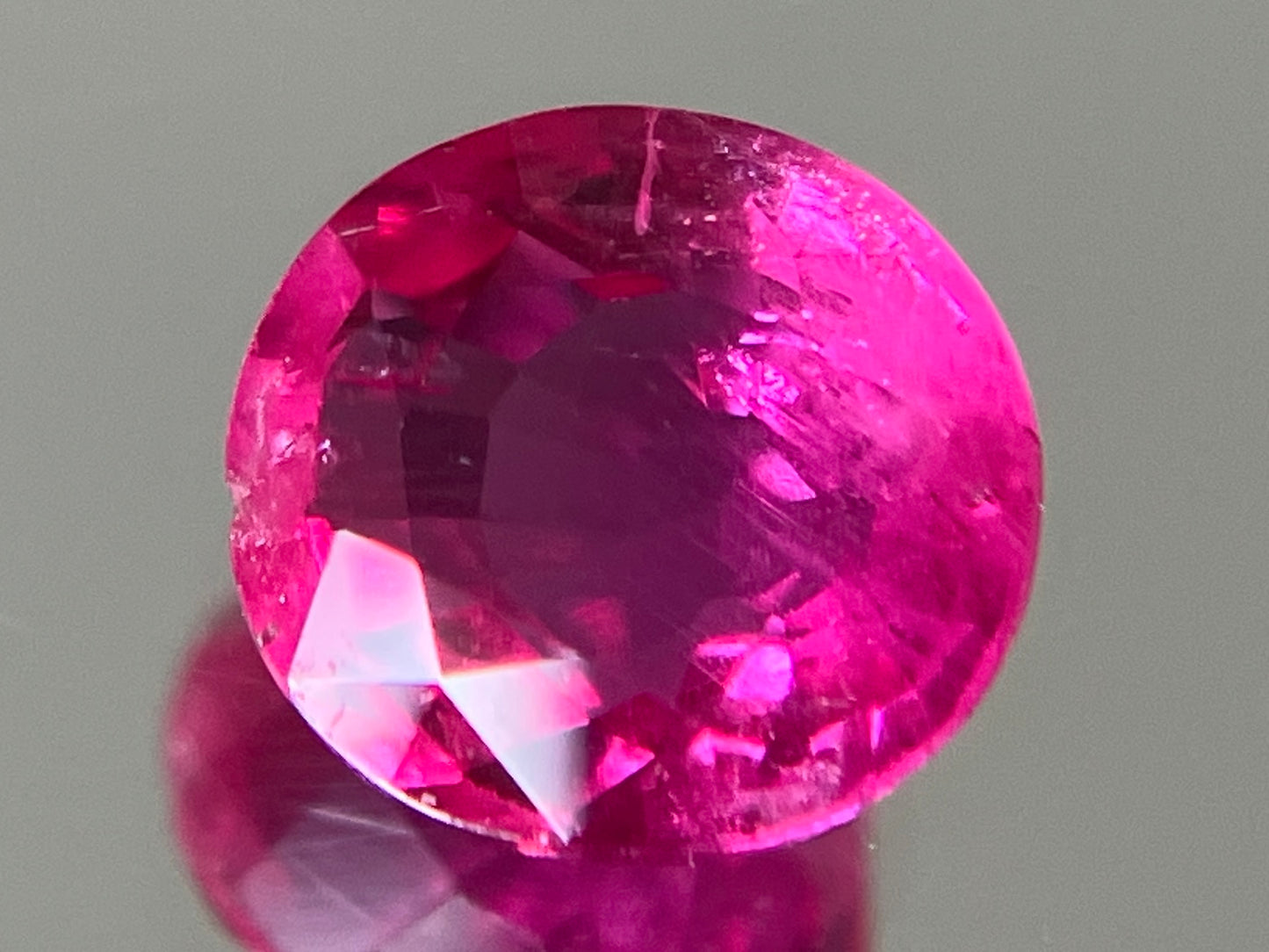ルビー 1.098ct  中央宝石ソーティング付き  6.32㎜×5.88㎜×3.11㎜  天然 ルース（ 裸石 ） 2441YY