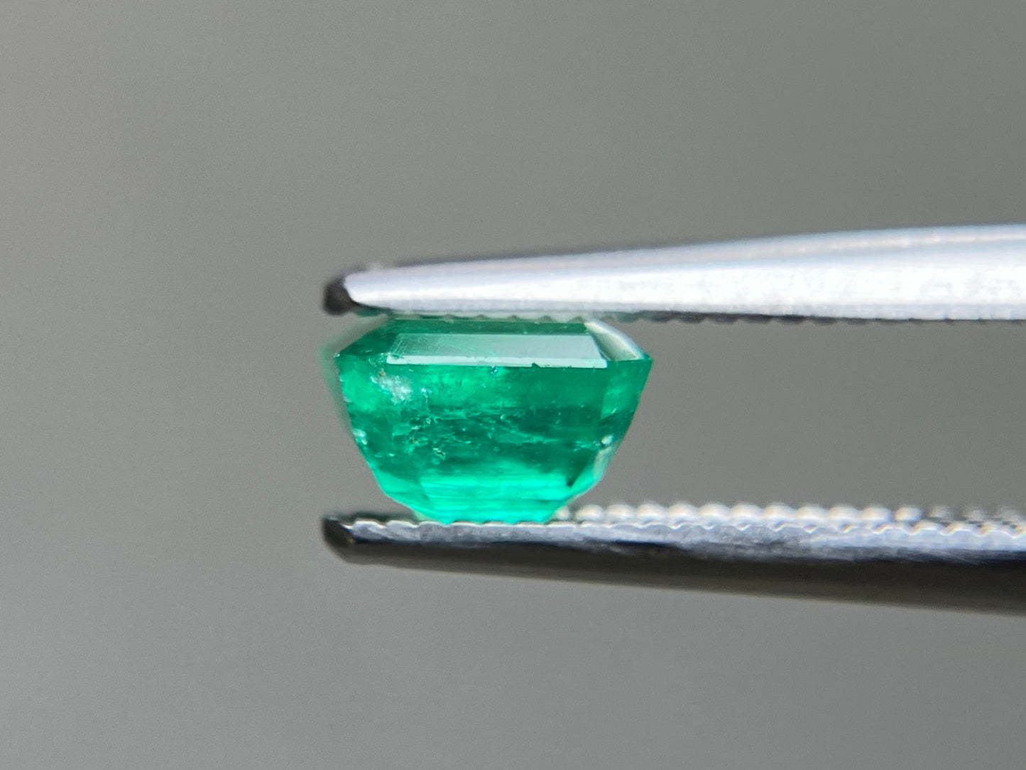 エメラルド 天然 1.024ct 宝石ソーティング付き 5.9㎜×5.8㎜×3.8㎜ ルース（ 裸石 ） 7623YY