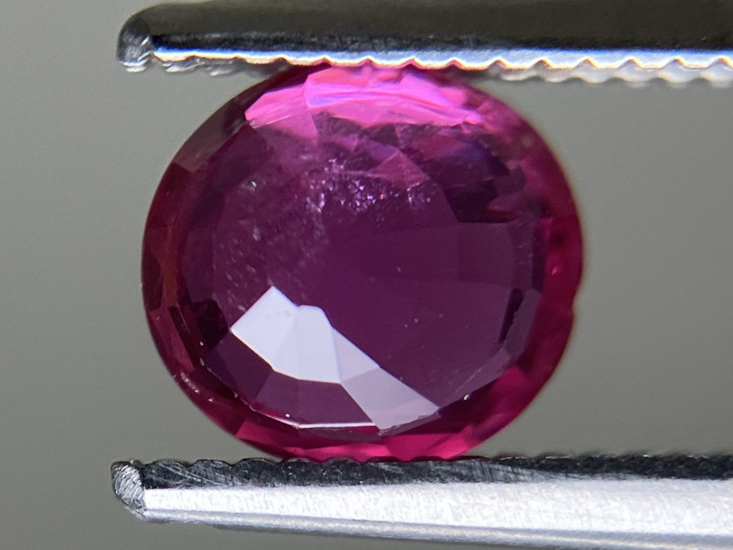 ルビー 1.098ct  中央宝石ソーティング付き  6.32㎜×5.88㎜×3.11㎜  天然 ルース（ 裸石 ） 2441YY