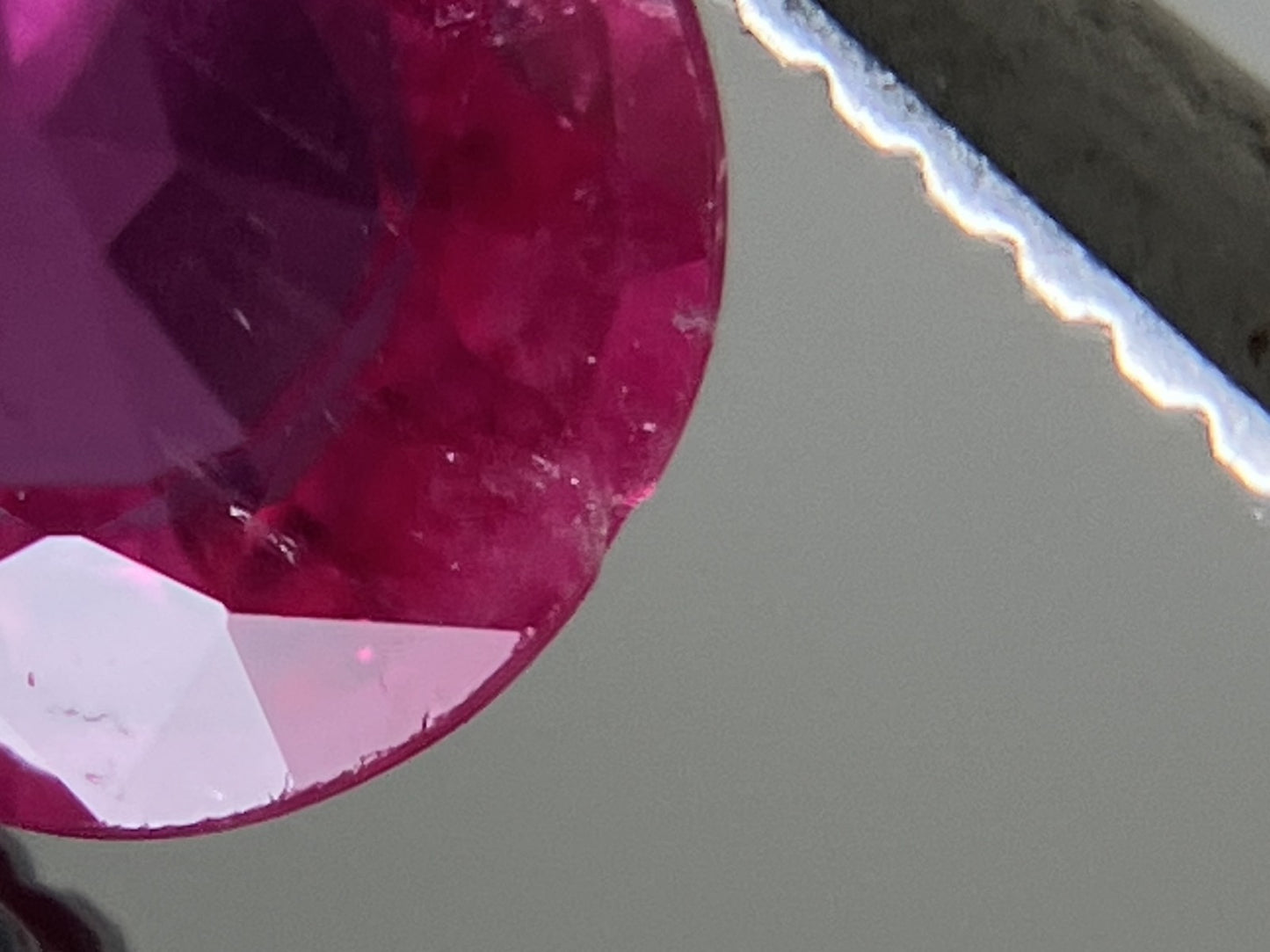 ルビー 1.098ct  中央宝石ソーティング付き  6.32㎜×5.88㎜×3.11㎜  天然 ルース（ 裸石 ） 2441YY