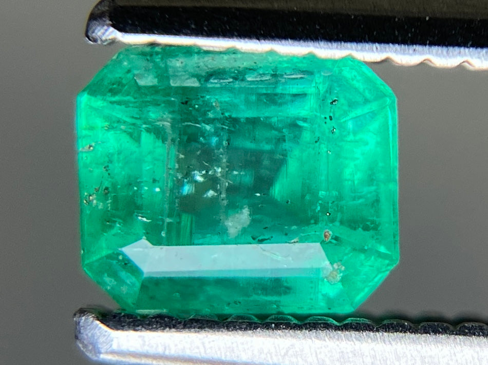 エメラルド 天然 0.450ct 宝石ソーティング付き 5.0㎜×4.2㎜×3.0㎜ ルース（ 裸石 ） 7616YY