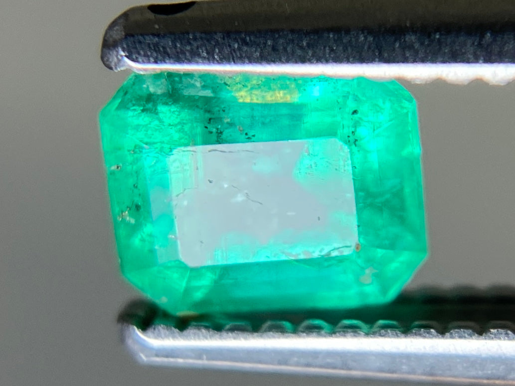 エメラルド 天然 0.450ct 宝石ソーティング付き 5.0㎜×4.2㎜×3.0㎜ ルース（ 裸石 ） 7616YY