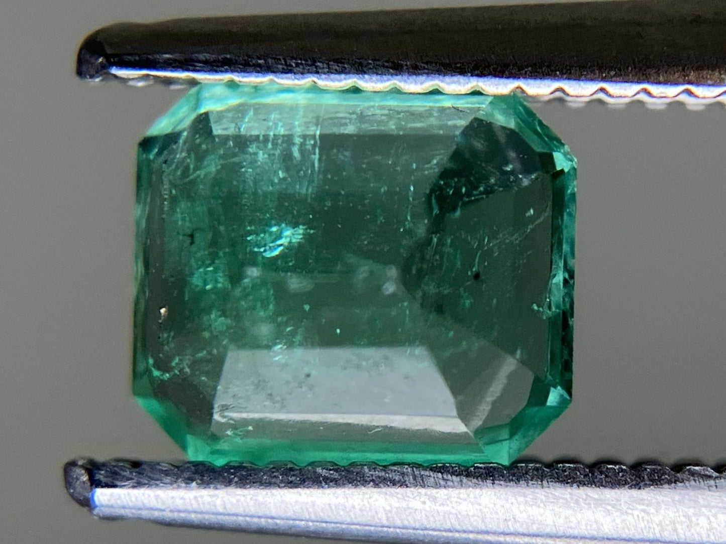 エメラルド 1.077ct  中央宝石ソーティング付き  6.61㎜×5.75㎜×4.15㎜  天然 ルース（ 裸石 ） 4476YY