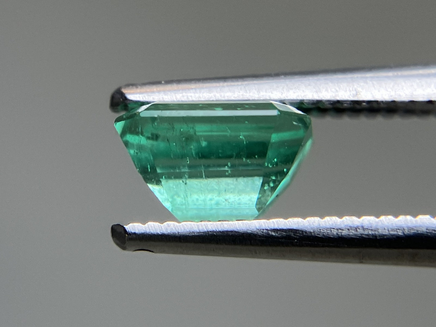 エメラルド 1.077ct  中央宝石ソーティング付き  6.61㎜×5.75㎜×4.15㎜  天然 ルース（ 裸石 ） 4476YY