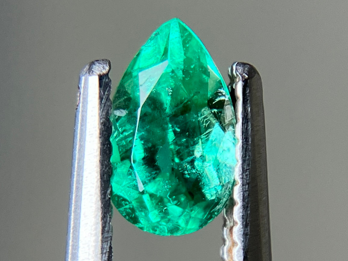 エメラルド 天然 0.407ct 宝石ソーティング付き 6.3㎜×4.0㎜×3.0㎜ ルース（ 裸石 ） 7617YY