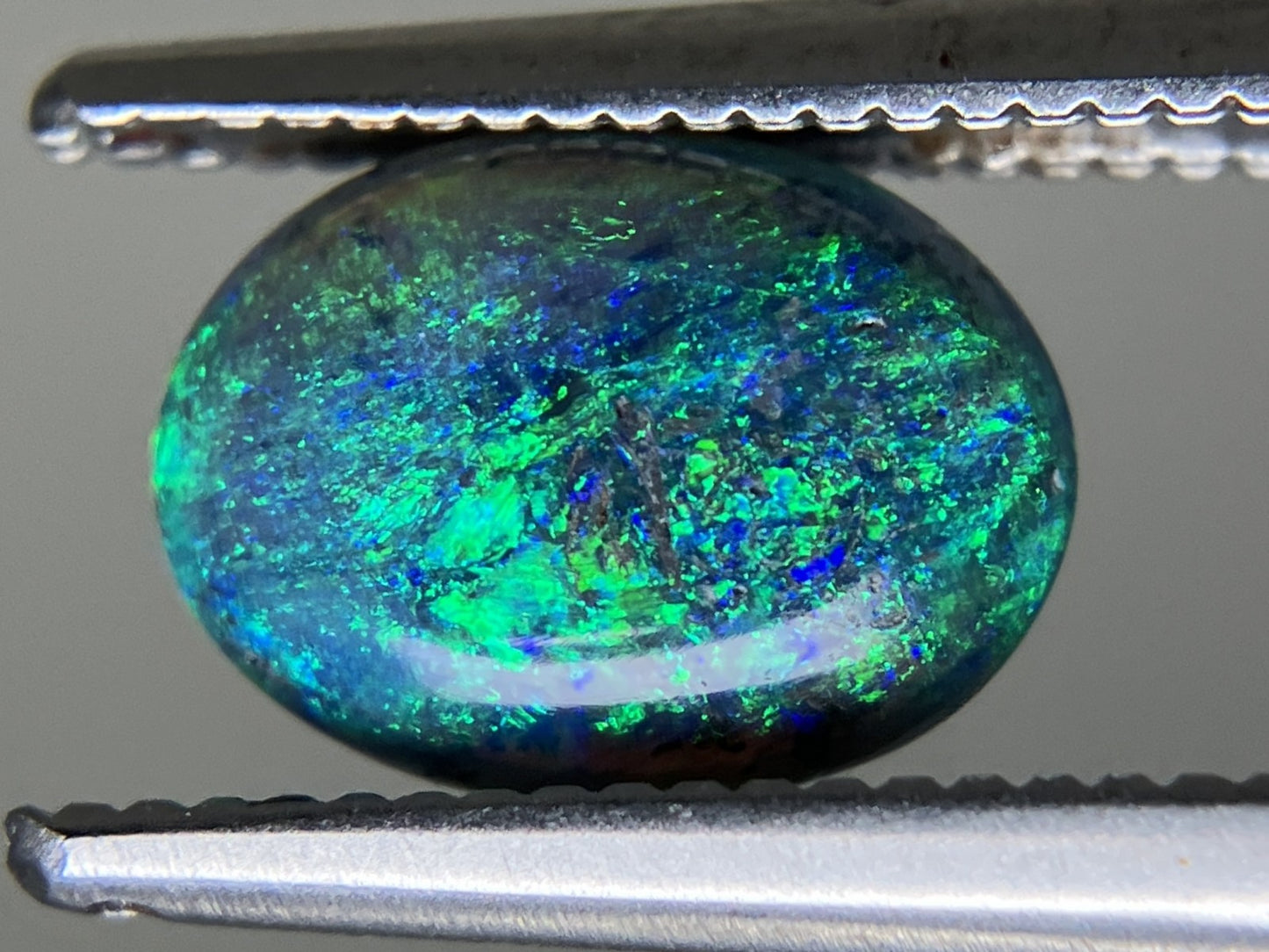 ブラックオパール 1.034ct  中央宝石ソーティング付き  8.2㎜×6.1㎜×3.4㎜  天然 ルース（ 裸石 ） 4366YY