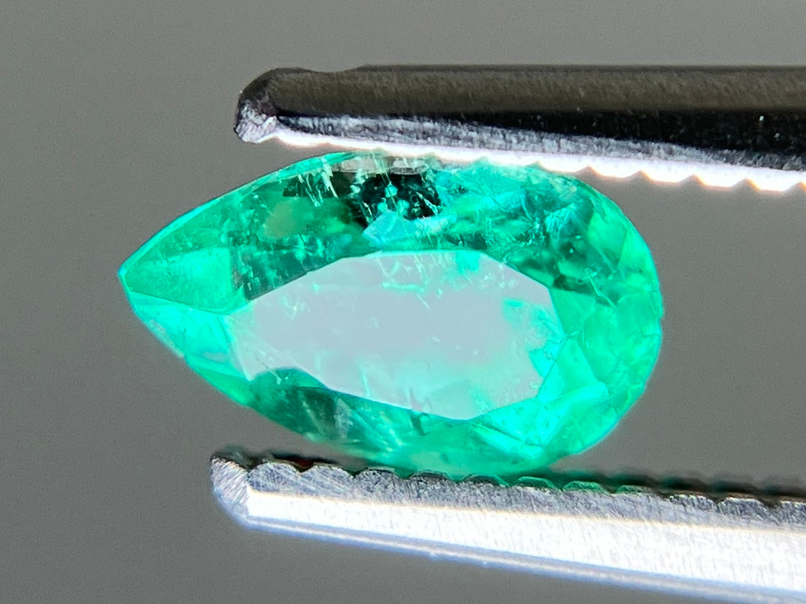 エメラルド 天然 0.407ct 宝石ソーティング付き 6.3㎜×4.0㎜×3.0㎜ ルース（ 裸石 ） 7617YY