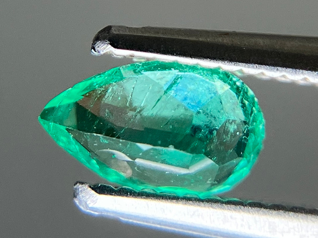 エメラルド 天然 0.407ct 宝石ソーティング付き 6.3㎜×4.0㎜×3.0㎜ ルース（ 裸石 ） 7617YY
