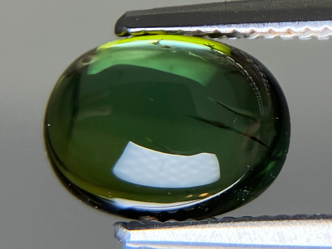 グリーントルマリン 天然 1.677ct 宝石ソーティング付き 8.0㎜×6.0㎜×3.8㎜ ルース（ 裸石 ） 7508YY