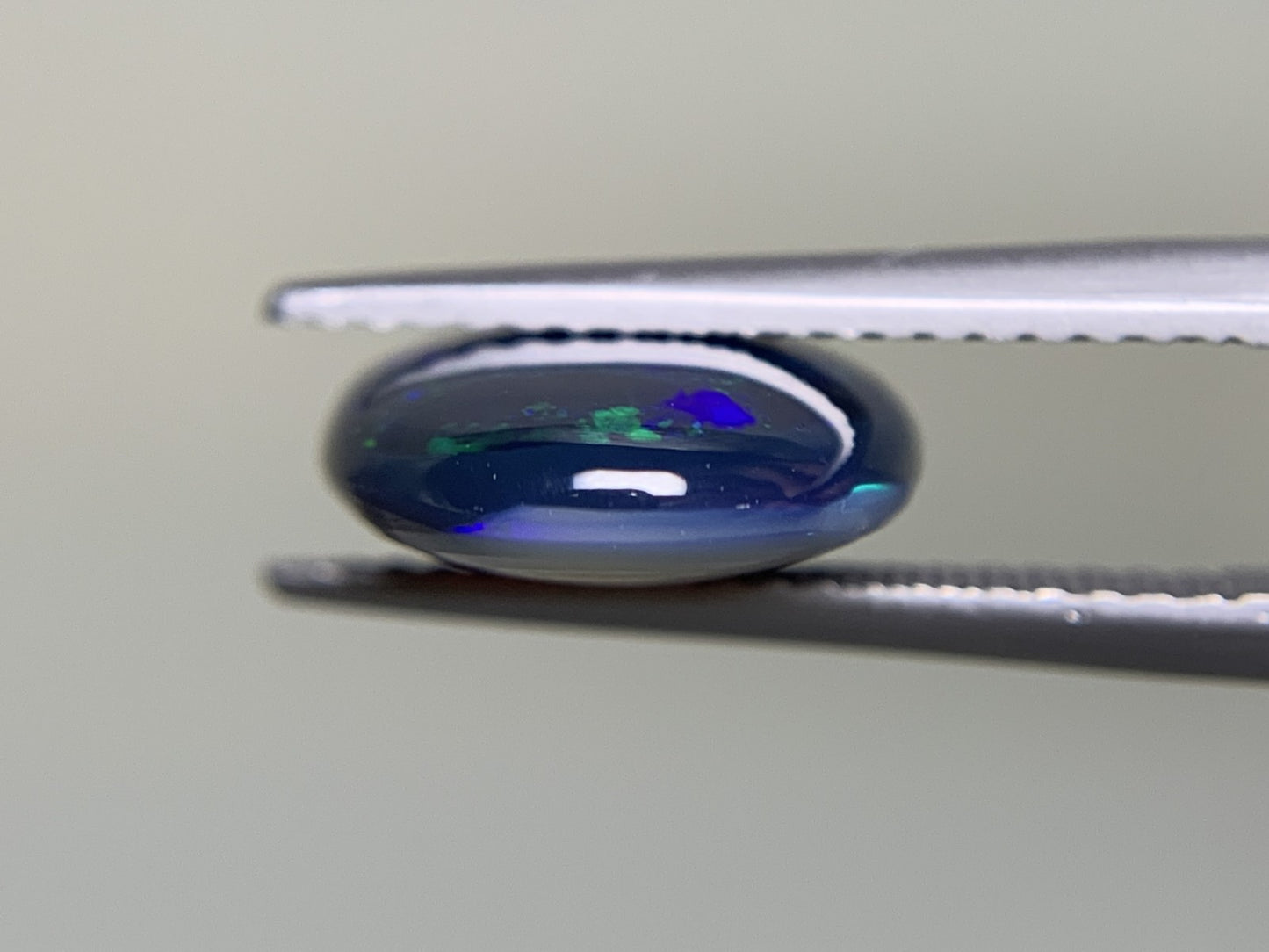 ブラックオパール 4.226ct  宝石ソーティング付き  15.7㎜×10.5㎜×4.3㎜  ルース（ 裸石 ） 1961Y