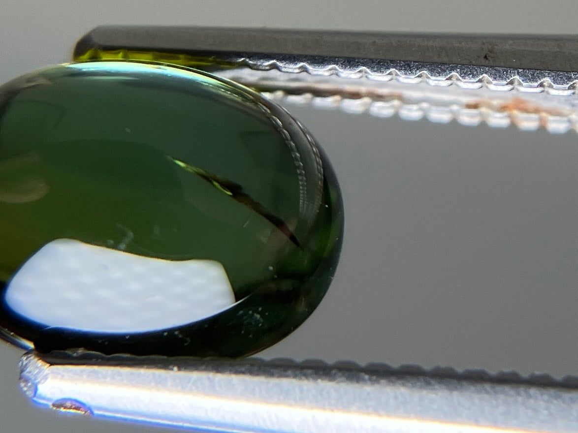 グリーントルマリン 天然 1.677ct 宝石ソーティング付き 8.0㎜×6.0㎜×3.8㎜ ルース（ 裸石 ） 7508YY