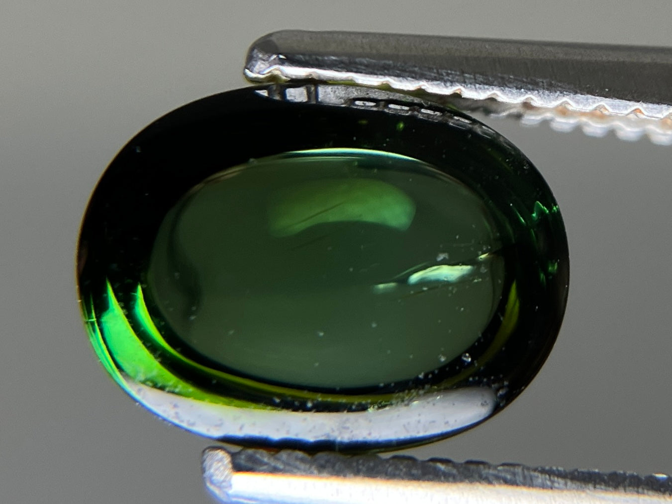グリーントルマリン 天然 1.677ct 宝石ソーティング付き 8.0㎜×6.0㎜×3.8㎜ ルース（ 裸石 ） 7508YY