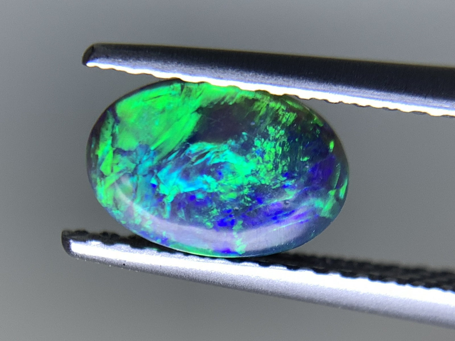 ブラックオパール  天然  0.562ct  宝石ソーティング付き  8.0㎜×5.3㎜×2.0㎜  ルース（ 裸石 ）  5181Y