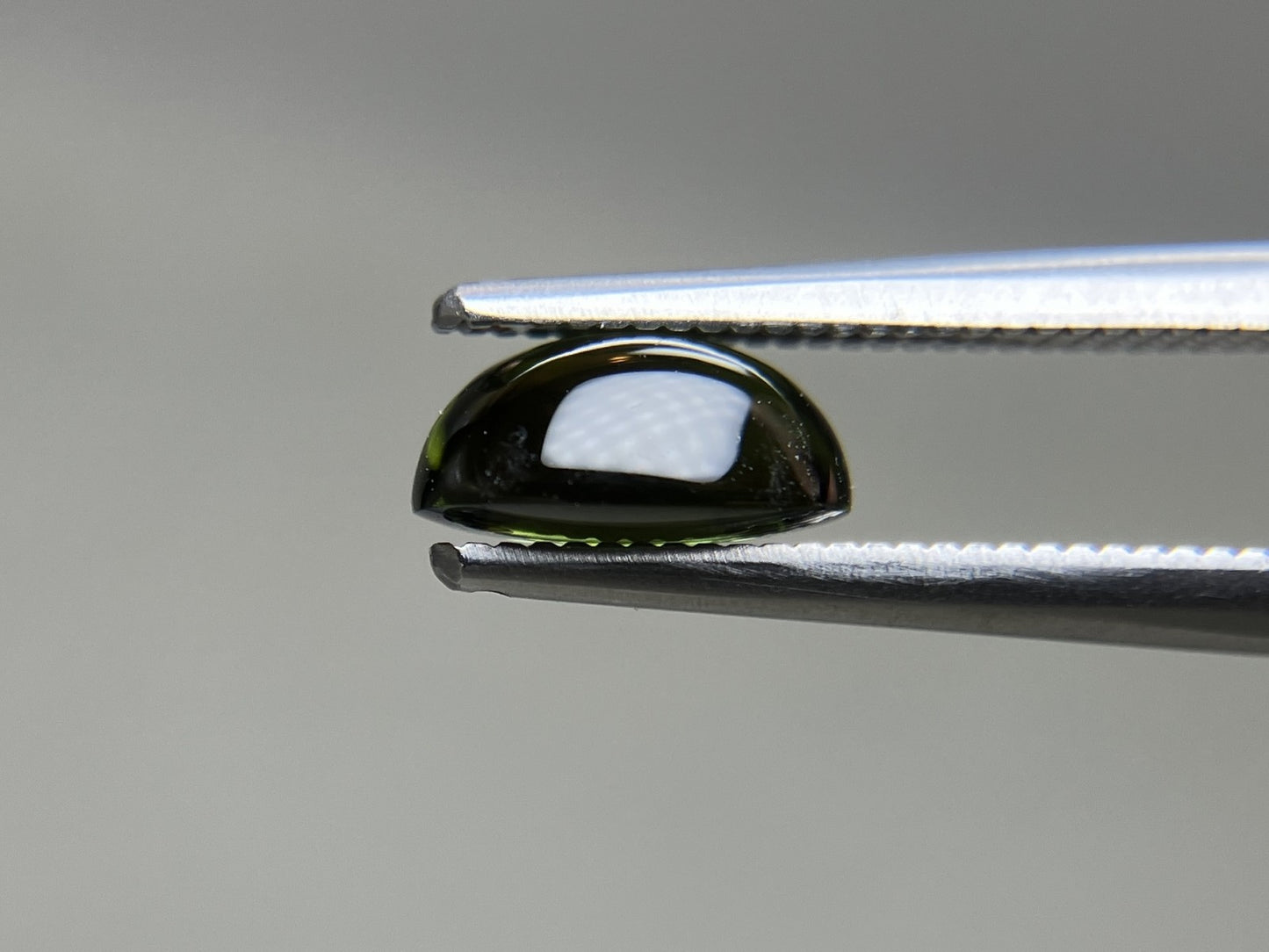 グリーントルマリン 天然 1.677ct 宝石ソーティング付き 8.0㎜×6.0㎜×3.8㎜ ルース（ 裸石 ） 7508YY