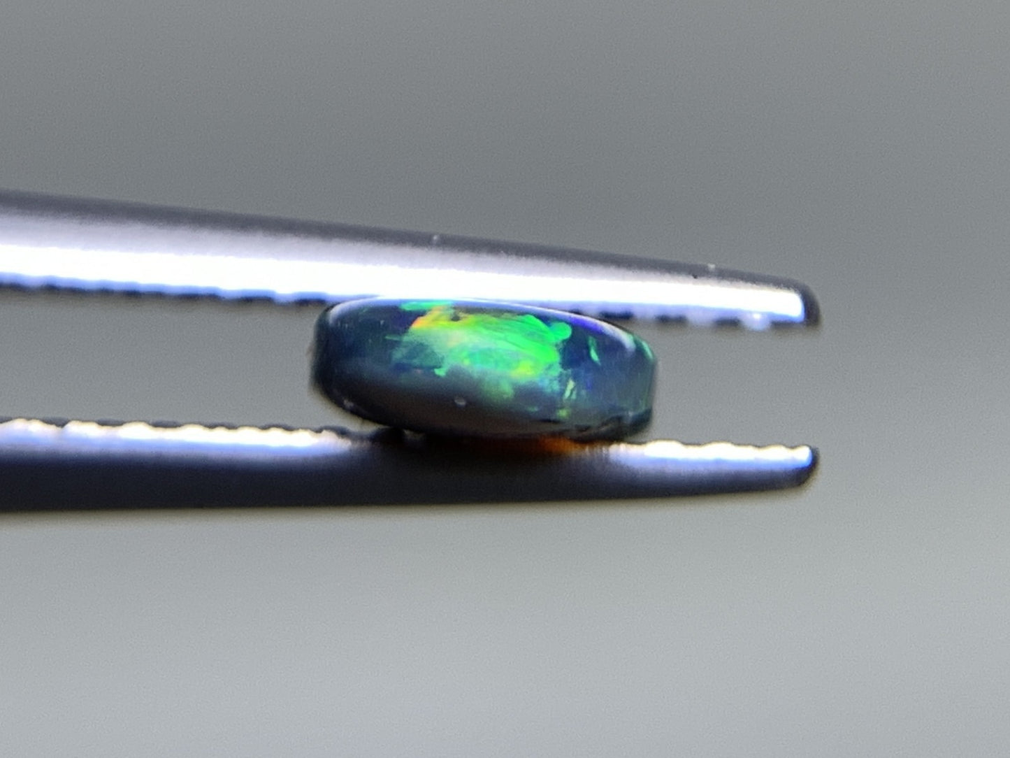 ブラックオパール  天然  0.562ct  宝石ソーティング付き  8.0㎜×5.3㎜×2.0㎜  ルース（ 裸石 ）  5181Y