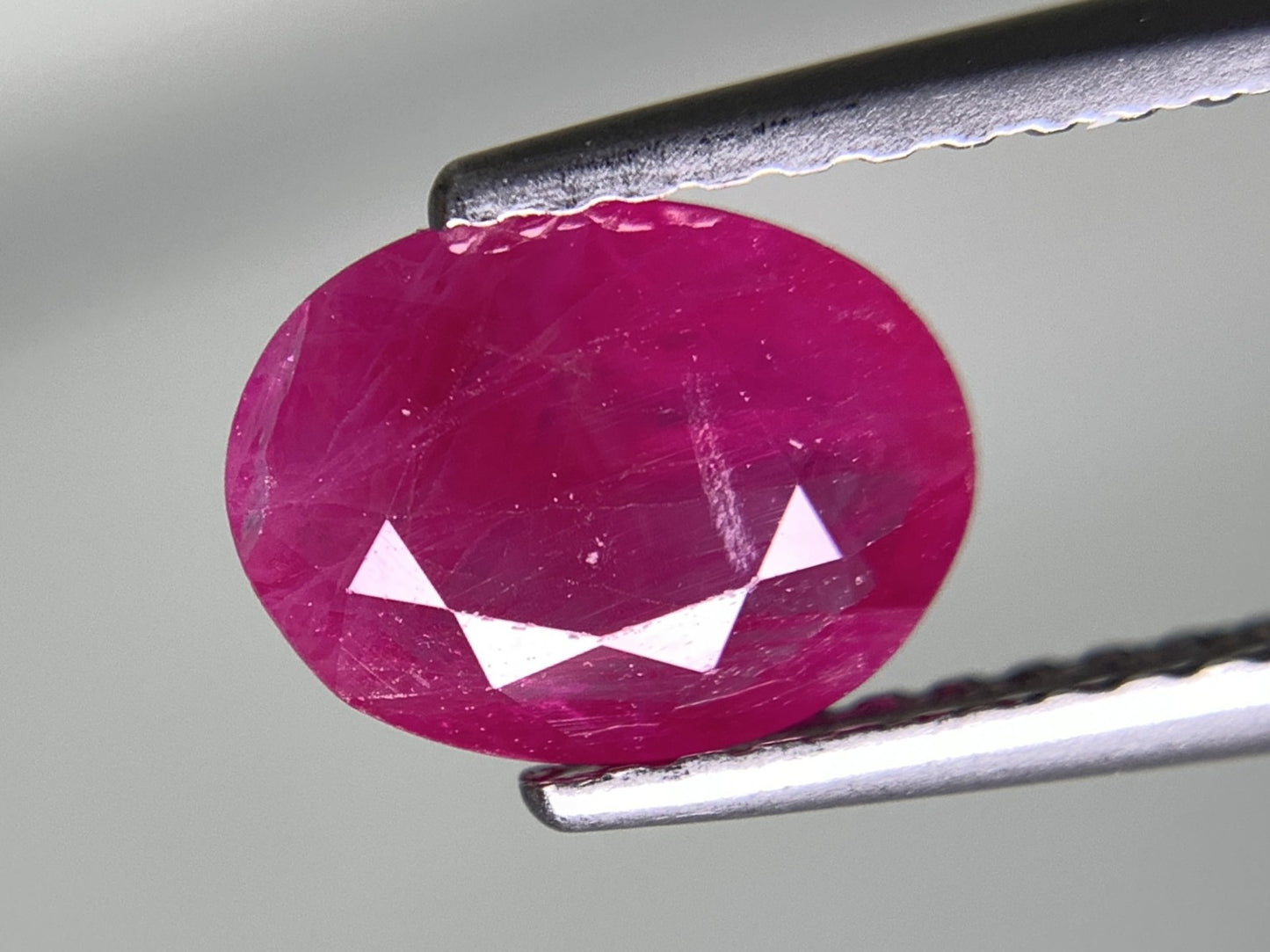 ルビー 天然 1.096ct 中央宝石ソーティング付き 7.99㎜×6.15㎜×2.40㎜ ルース（ 裸石 ） 7970Y