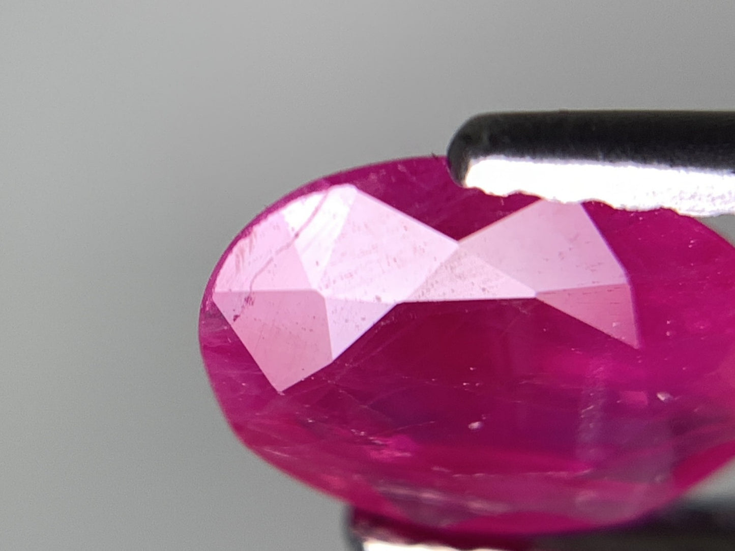 ルビー 天然 1.096ct 中央宝石ソーティング付き 7.99㎜×6.15㎜×2.40㎜ ルース（ 裸石 ） 7970Y
