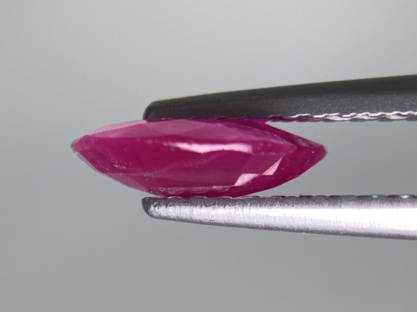 ルビー 天然 1.096ct 中央宝石ソーティング付き 7.99㎜×6.15㎜×2.40㎜ ルース（ 裸石 ） 7970Y