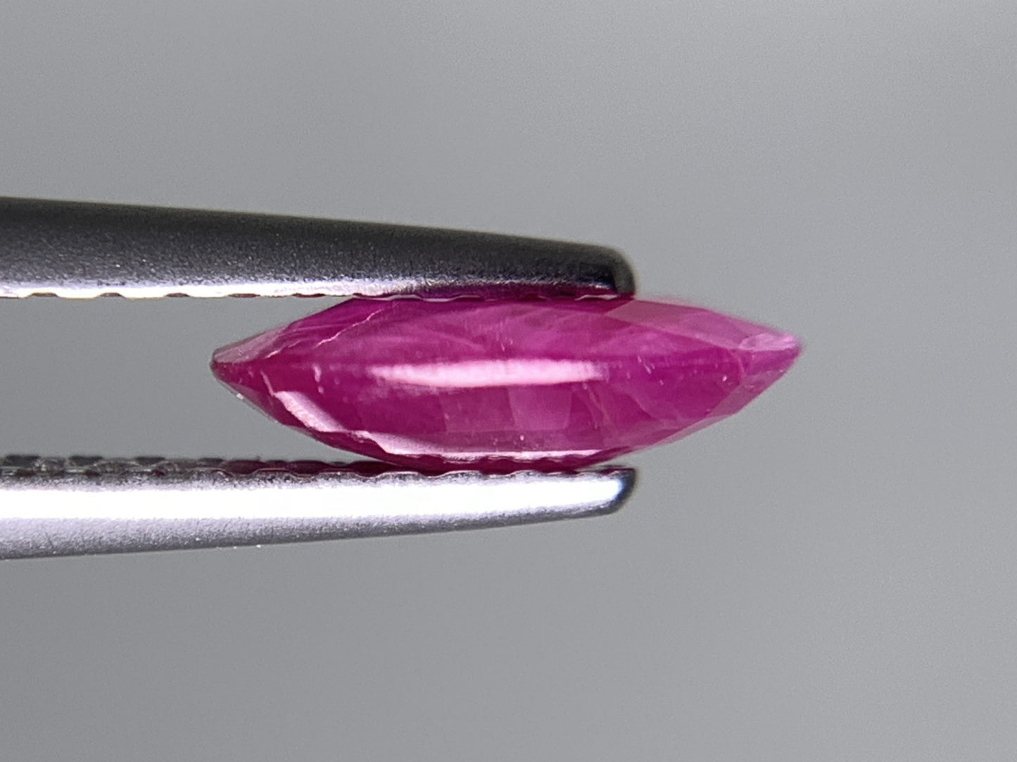 ルビー 天然 1.096ct 中央宝石ソーティング付き 7.99㎜×6.15㎜×2.40㎜ ルース（ 裸石 ） 7970Y