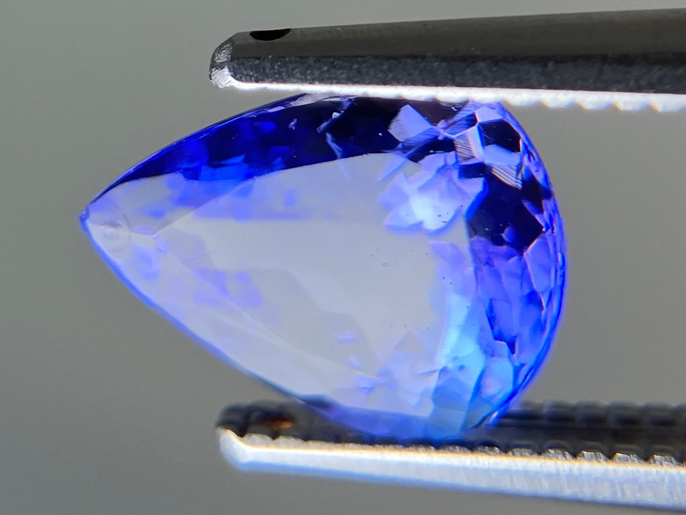 タンザナイト 天然 1.628ct 宝石ソーティング付き 8.9㎜×6.8㎜×4.2㎜ ルース（ 裸石 ） 7516YY
