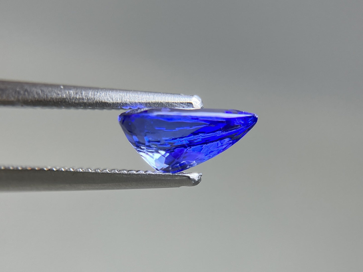 タンザナイト 天然 1.628ct 宝石ソーティング付き 8.9㎜×6.8㎜×4.2㎜ ルース（ 裸石 ） 7516YY