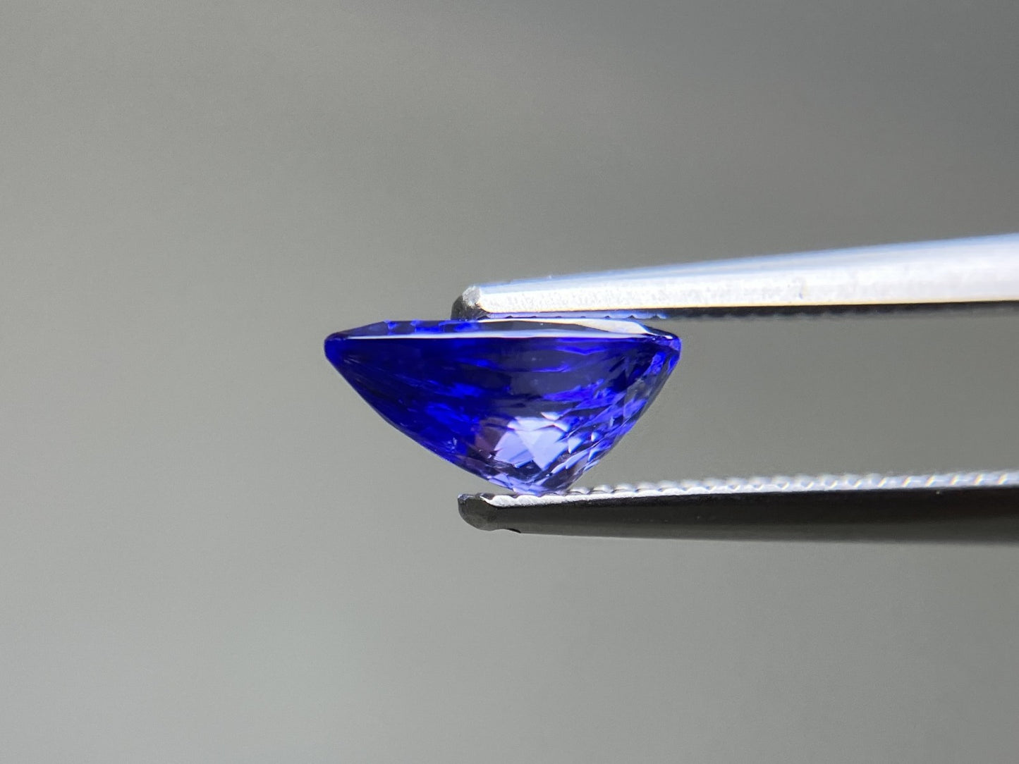 タンザナイト 天然 1.628ct 宝石ソーティング付き 8.9㎜×6.8㎜×4.2㎜ ルース（ 裸石 ） 7516YY