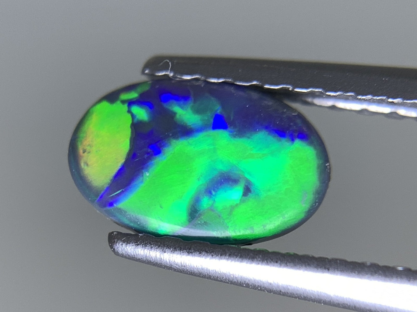 ブラックオパール  天然  0.441ct  宝石ソーティング付き  7.4㎜×4.8㎜×1.7㎜  ルース（ 裸石 ）  5179Y