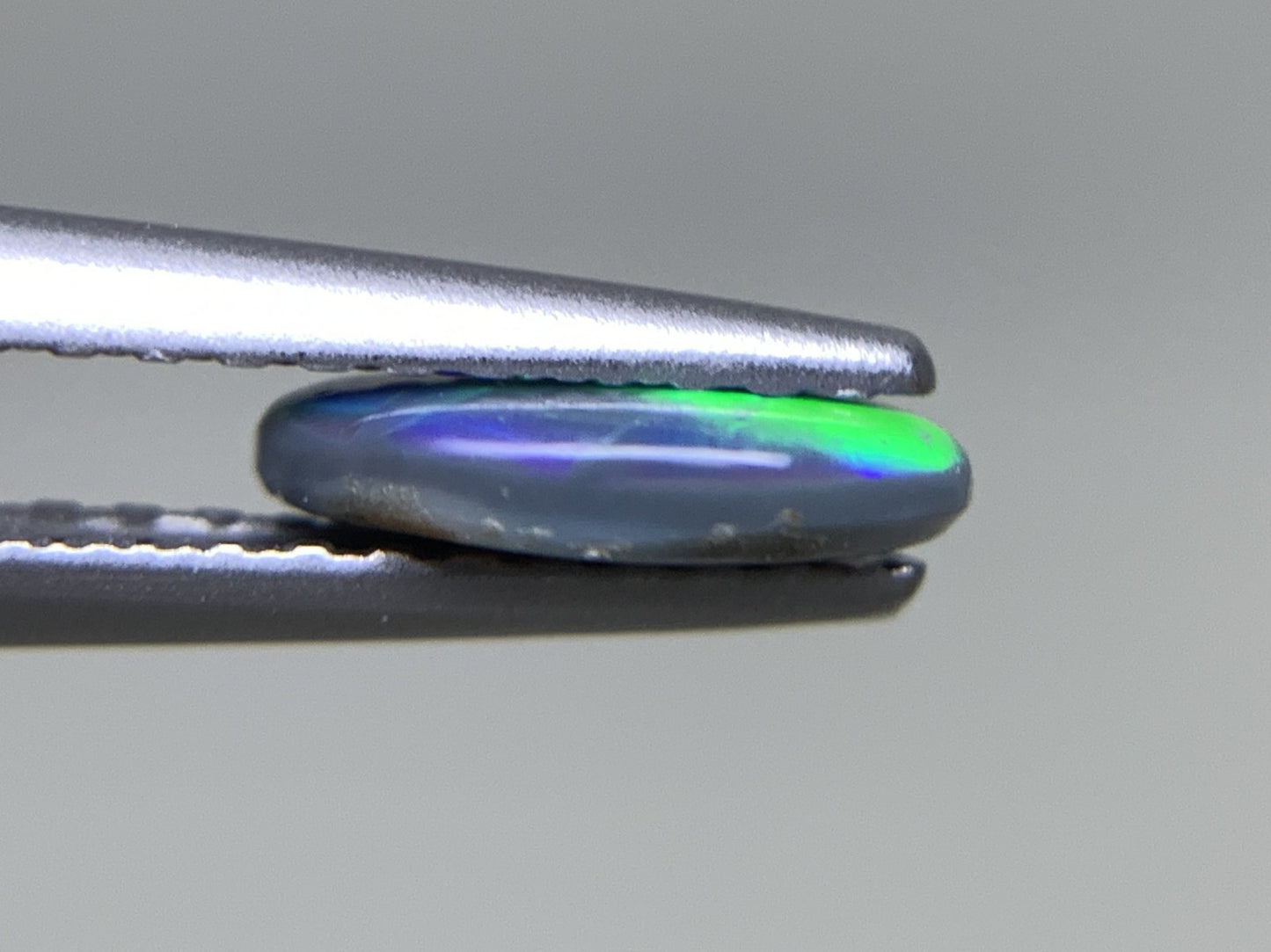 ブラックオパール  天然  0.441ct  宝石ソーティング付き  7.4㎜×4.8㎜×1.7㎜  ルース（ 裸石 ）  5179Y