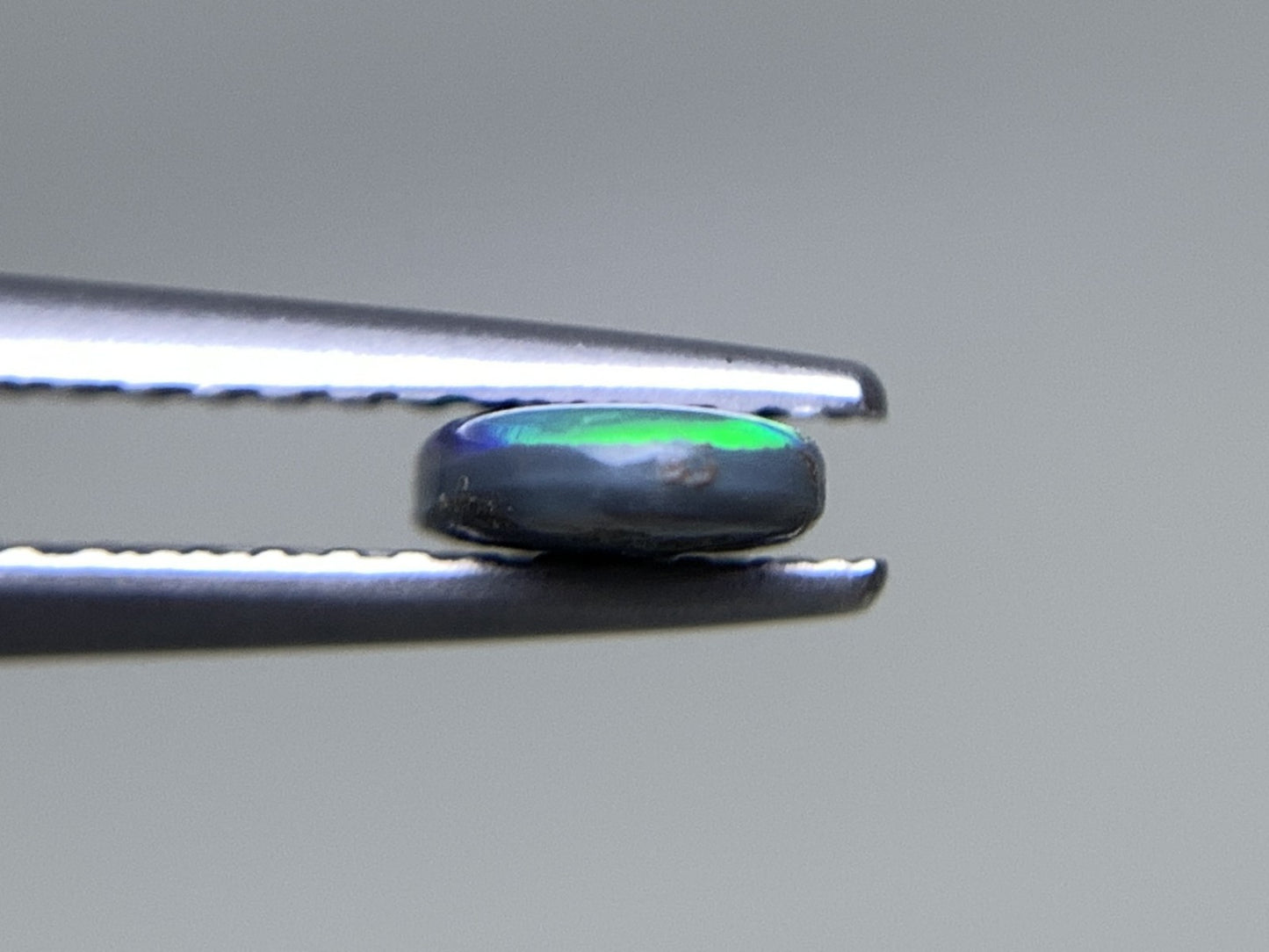 ブラックオパール  天然  0.441ct  宝石ソーティング付き  7.4㎜×4.8㎜×1.7㎜  ルース（ 裸石 ）  5179Y