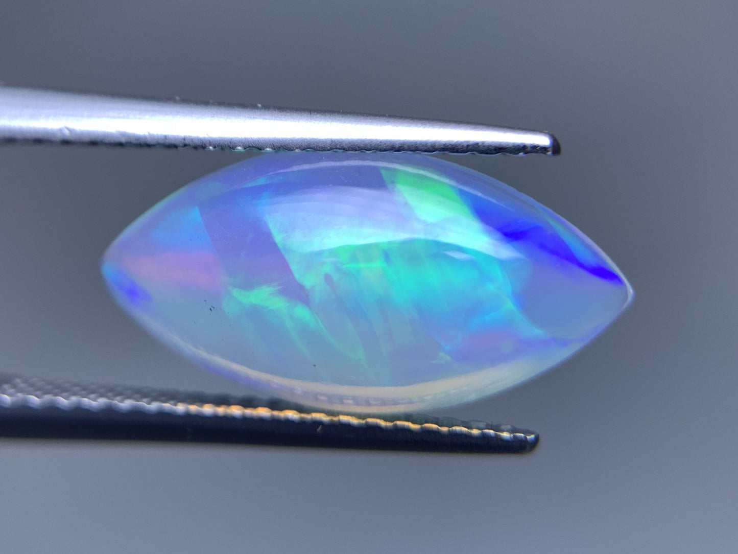 オパール 天然  2.094ct  宝石ソーティング付き  16.0㎜×7.9㎜×3.8㎜ ルース（ 裸石 ）  6173Y