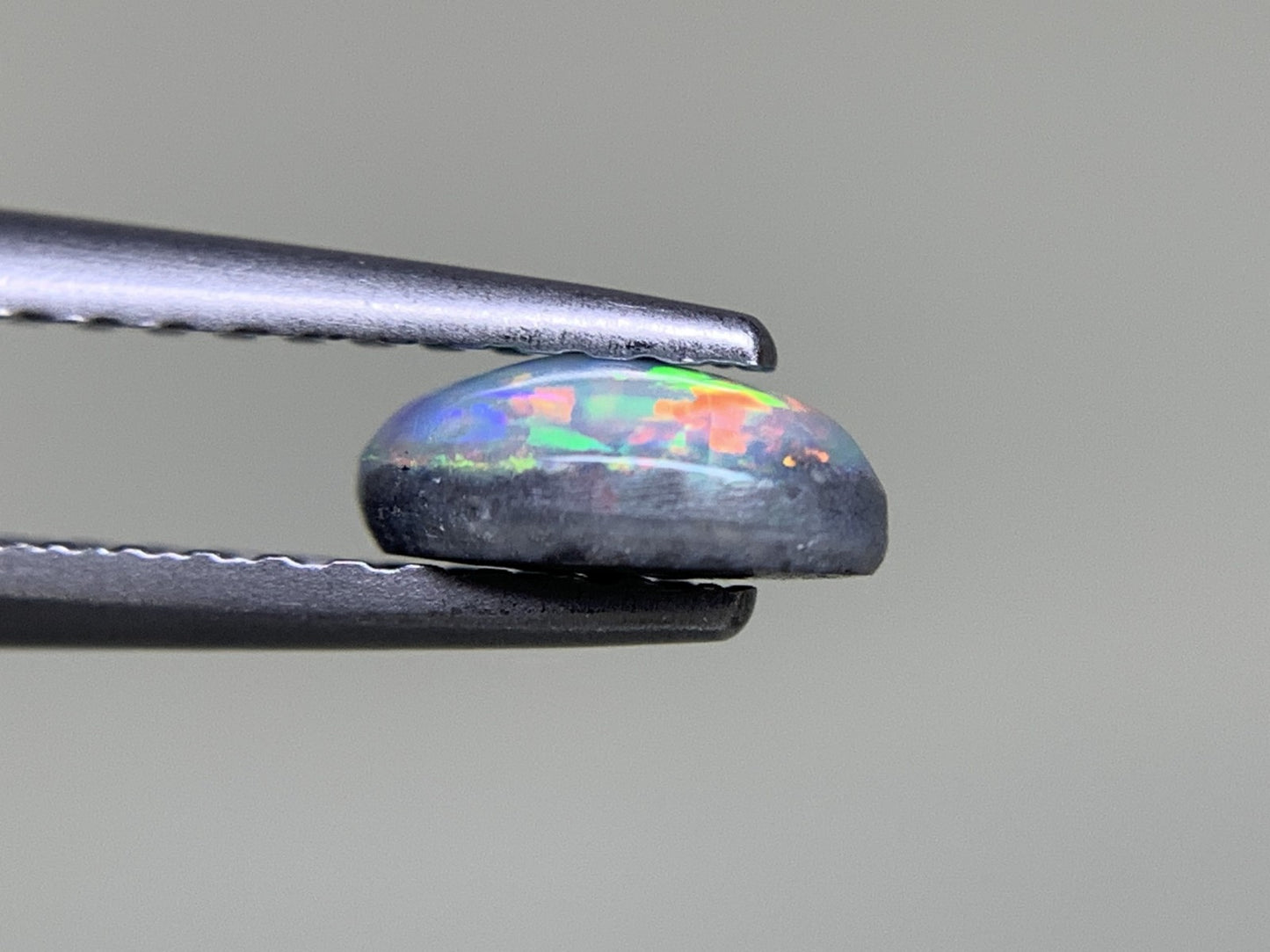 ブラックオパール 0.465ct 宝石ソーティング付き  6.3㎜×4.3㎜×2.5㎜  ルース（ 裸石 ） 3779Y