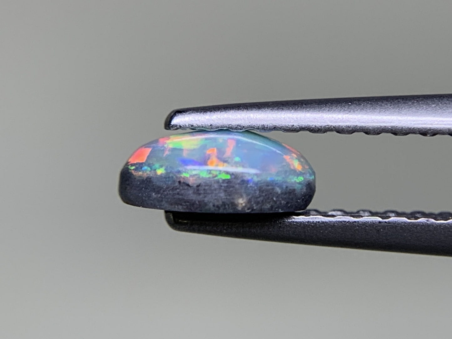 ブラックオパール 0.465ct 宝石ソーティング付き  6.3㎜×4.3㎜×2.5㎜  ルース（ 裸石 ） 3779Y