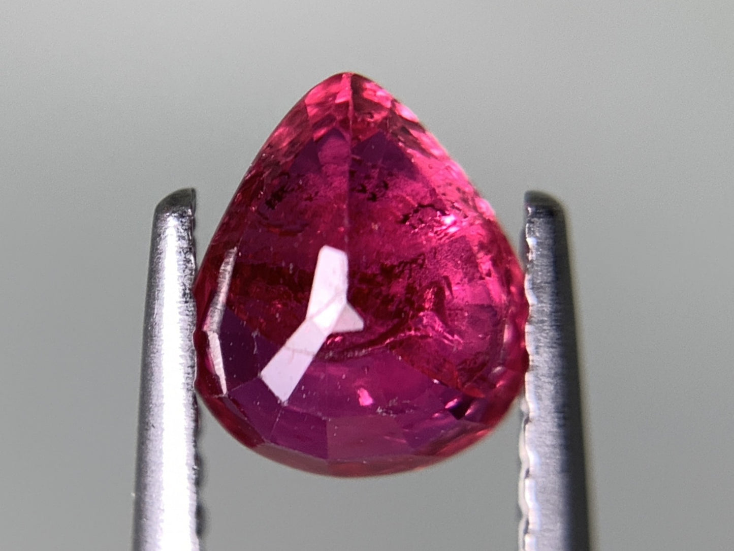 ルビー 天然 1.063ct 中央宝石ソーティング付き 6.77㎜×5.70㎜×3.24㎜ ルース（ 裸石 ） 7967Y