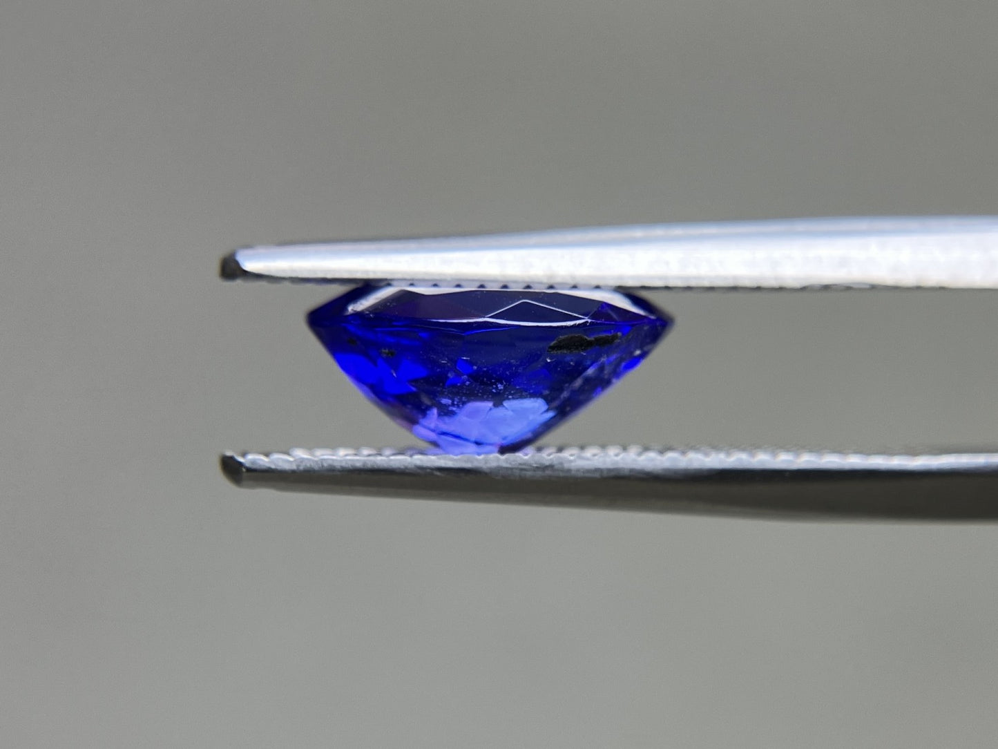 タンザナイト 天然 2.185ct 宝石ソーティング付き 9.7㎜×7.2㎜×4.5㎜ ルース（ 裸石 ） 7510YY