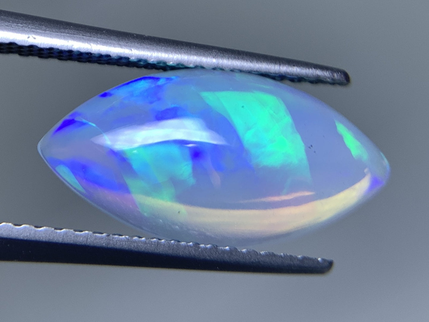 オパール 天然  2.094ct  宝石ソーティング付き  16.0㎜×7.9㎜×3.8㎜ ルース（ 裸石 ）  6173Y