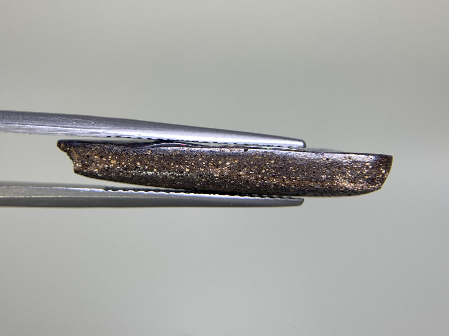 ボルダーオパール 8.285ct 宝石ソーティング付き  27.1㎜×9.5㎜×4.3㎜  ルース（ 裸石 ） 2490Y
