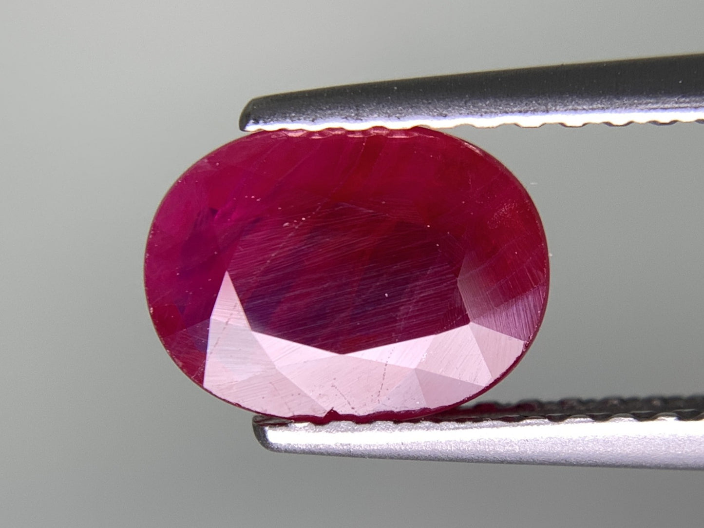 ルビー 天然 1.547ct 中央宝石ソーティング付き 8.17㎜×6.17㎜×3.27㎜ ルース（ 裸石 ） 7963Y