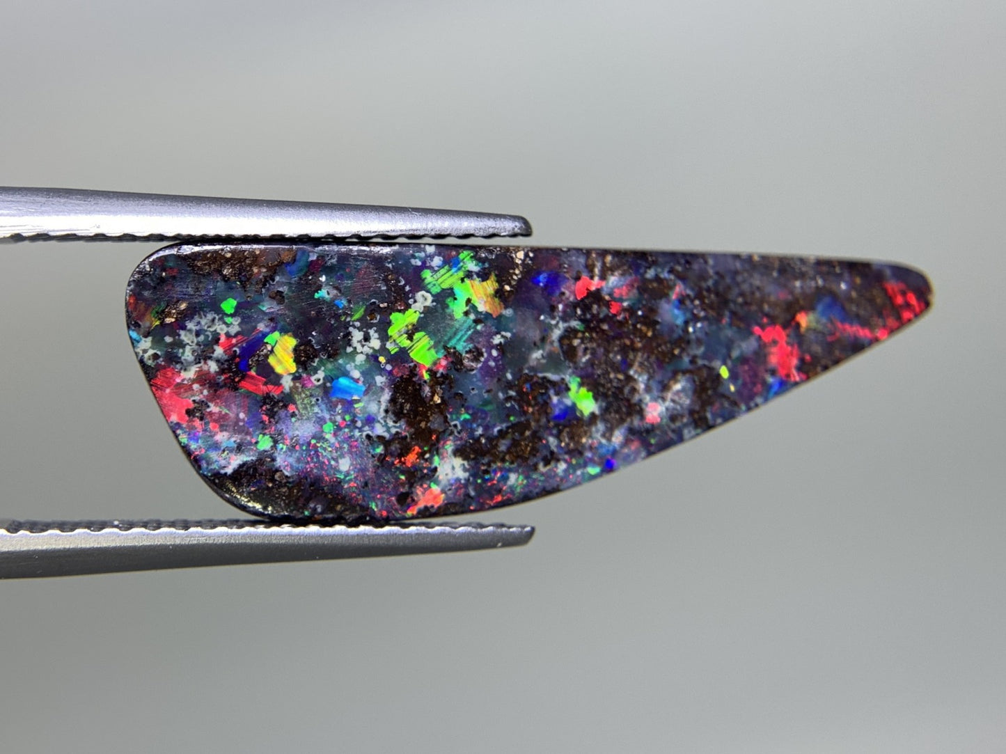 ボルダーオパール 8.285ct 宝石ソーティング付き  27.1㎜×9.5㎜×4.3㎜  ルース（ 裸石 ） 2490Y
