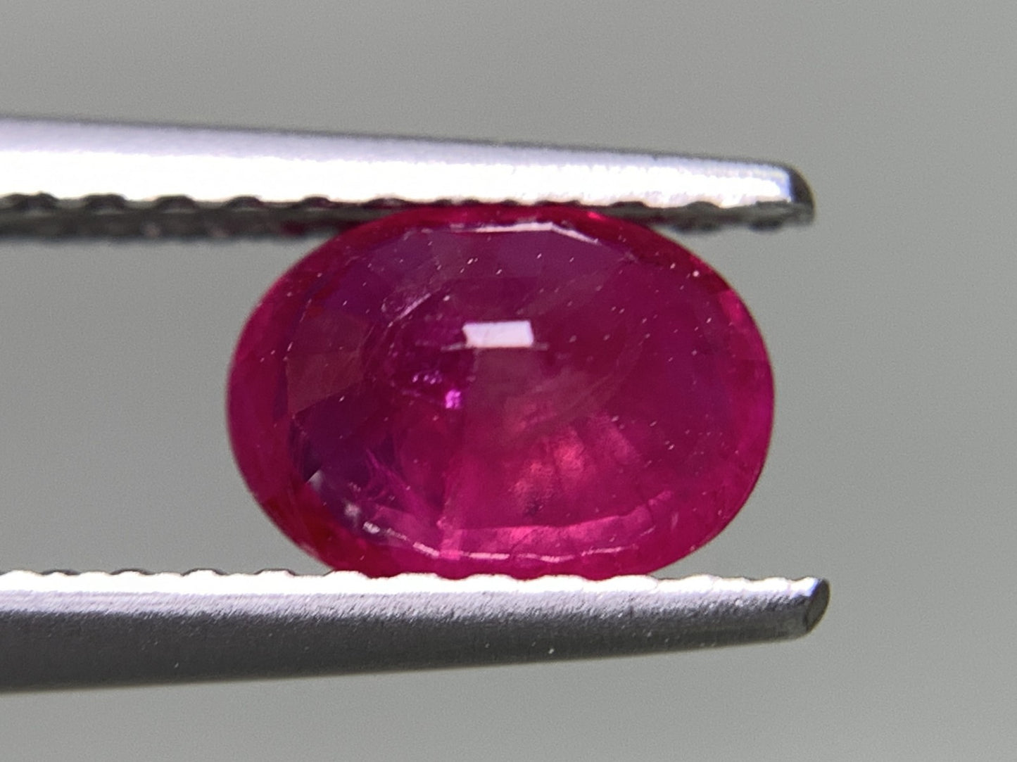 ルビー 天然 1.035ct 中央宝石ソーティング付き 6.71㎜×5.03㎜×3.45㎜ ルース（ 裸石 ） 7965Y